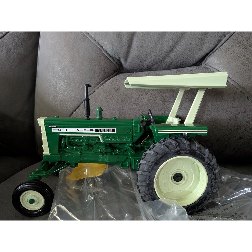 Ertl White Oliver 1555 Tractor National Farm Toy Museum 1994 1/16 Die-Cast